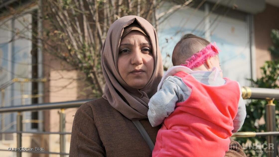 Mujeres y niñas refugiadas necesitan tu ayuda para sobrevivir.